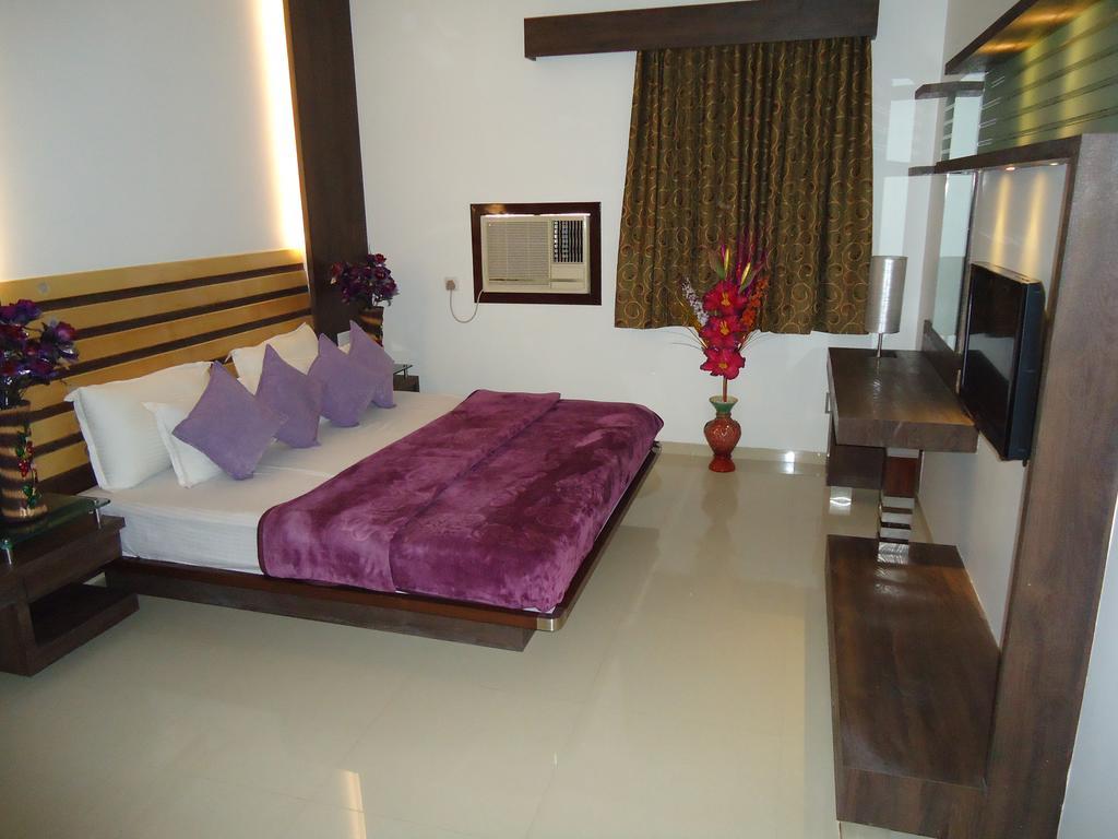 Hotel Sun Plaza Ankleshwar Exterior photo