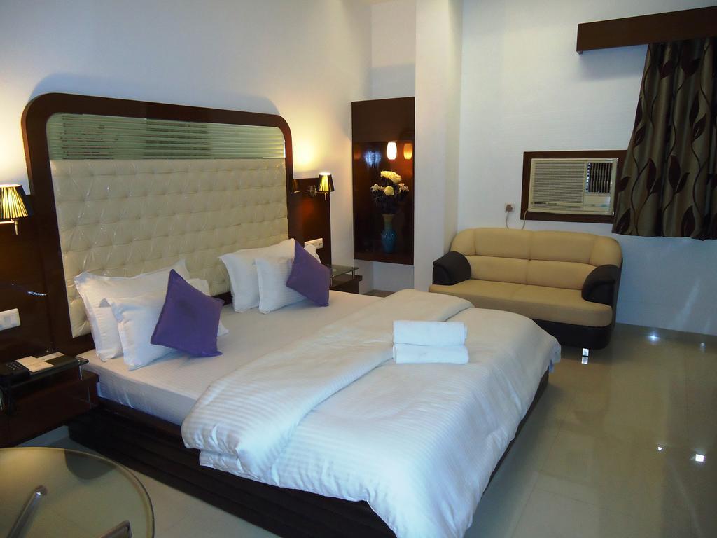 Hotel Sun Plaza Ankleshwar Exterior photo