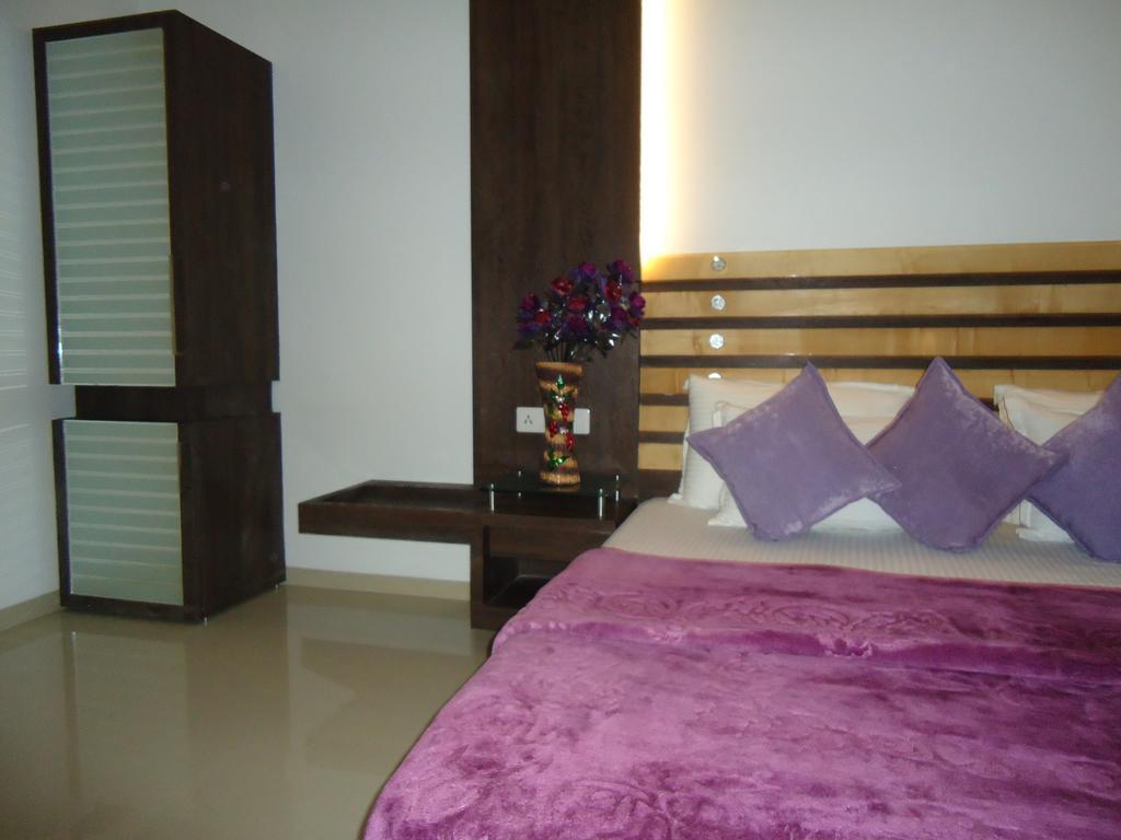 Hotel Sun Plaza Ankleshwar Exterior photo