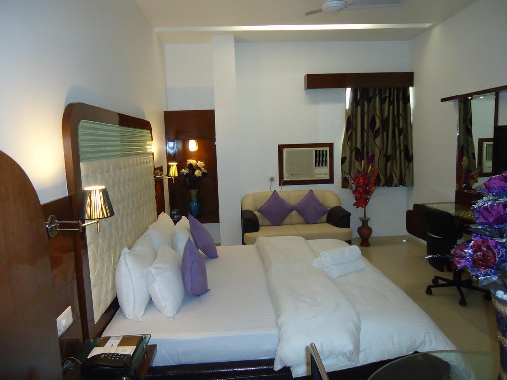Hotel Sun Plaza Ankleshwar Exterior photo